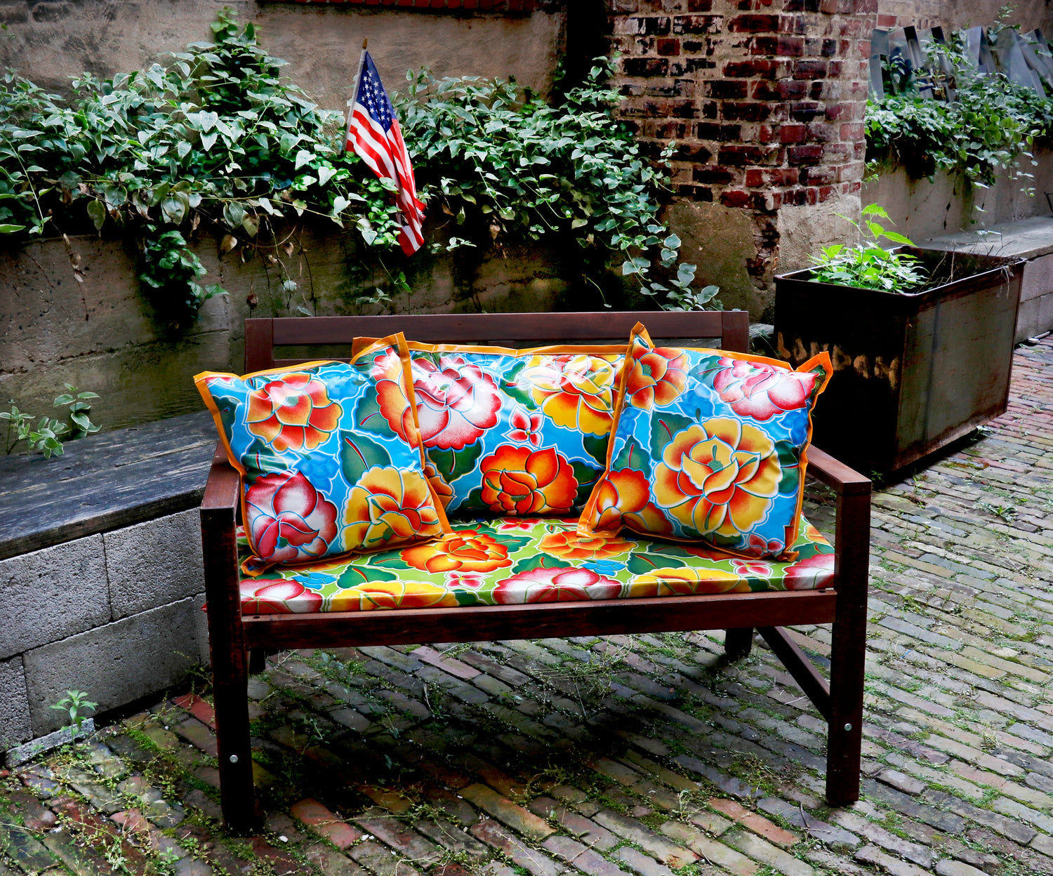 Can oilcloth be used outdoors?